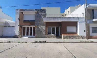 Casa en venta - 2 Dormitorios 2 Baños - Villa María