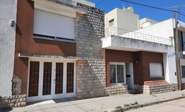 Casa en venta - 2 Dormitorios 2 Baños - Villa María