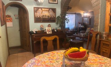 Casa sobre corredor jinetes