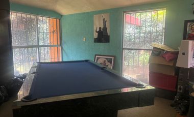 Casa sobre corredor jinetes