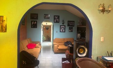 Casa sobre corredor jinetes