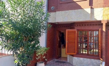 Triplex en venta - 3 Dormitorios 2 Baños - San Bernardo del Tuyú