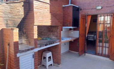 Triplex en venta - 3 Dormitorios 2 Baños - San Bernardo del Tuyú