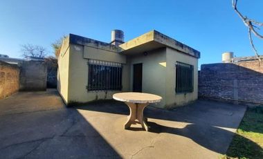 Casa en venta - 2 Dormitorios 1 Baño - Villa María