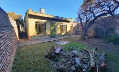 Casa en venta - 2 Dormitorios 1 Baño - Villa María