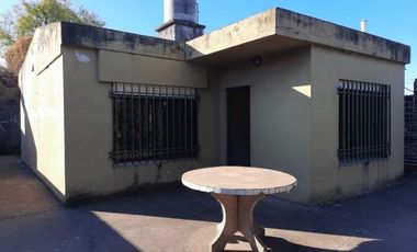 Casa en venta - 2 Dormitorios 1 Baño - Villa María