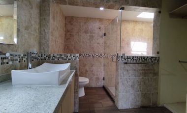 Casa con local comercial en RENTA, La Asunción, Tlaquepaque.