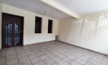 Casa con local comercial en RENTA, La Asunción, Tlaquepaque.