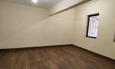 Casa con local comercial en RENTA, La Asunción, Tlaquepaque.