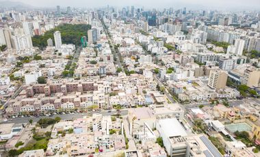 Casa remodelada en condominio Alquiler, San Isidro