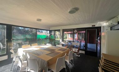 Casa en Luis Guillon - 8 dormitorios - ideal emprendimiento