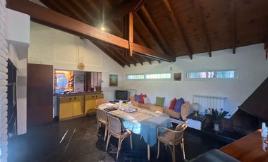 Casa en Luis Guillon - 8 dormitorios - ideal emprendimiento