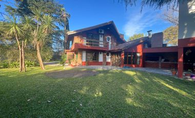 Casa en Luis Guillon - 8 dormitorios - ideal emprendimiento