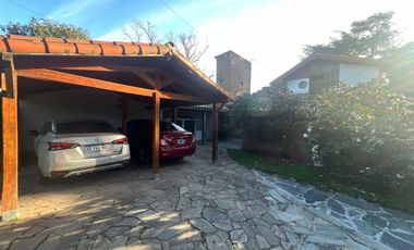 Casa en Luis Guillon - 8 dormitorios - ideal emprendimiento