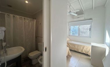 Casa en Luis Guillon - 8 dormitorios - ideal emprendimiento