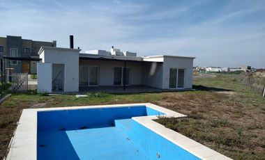 Casa a estrenar todo una planta con piscina - area 7 - san sebastian