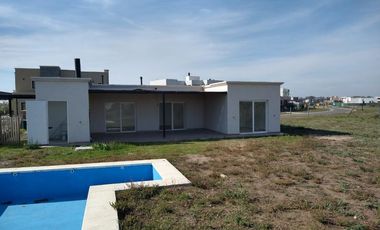 Casa a estrenar todo una planta con piscina - area 7 - san sebastian