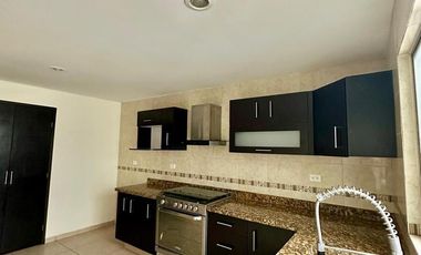 CASA EN RENTA EN LOMAS DE ANGELOPOLIS