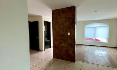 CASA EN RENTA EN LOMAS DE ANGELOPOLIS