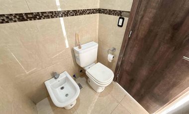 Casa en venta - 4 Dormitorios 3 Baños - Guillermo E. Hudson