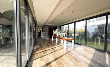 Casa en venta - 4 Dormitorios 3 Baños - Guillermo E. Hudson