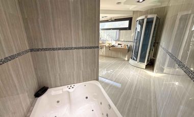 Casa en venta - 4 Dormitorios 3 Baños - Guillermo E. Hudson