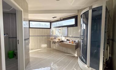 Casa en venta - 4 Dormitorios 3 Baños - Guillermo E. Hudson