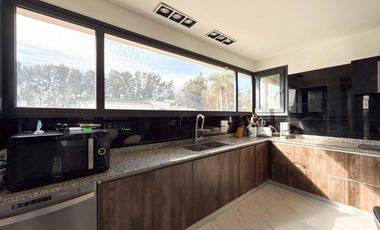 Casa en venta - 4 Dormitorios 3 Baños - Guillermo E. Hudson