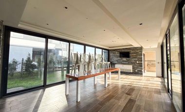 Casa en venta - 4 Dormitorios 3 Baños - Guillermo E. Hudson