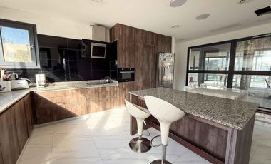 Casa en venta - 4 Dormitorios 3 Baños - Guillermo E. Hudson