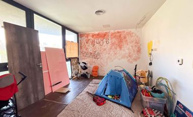 Casa en venta - 4 Dormitorios 3 Baños - Guillermo E. Hudson