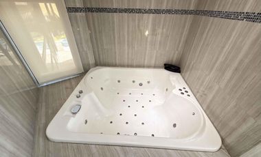 Casa en venta - 4 Dormitorios 3 Baños - Guillermo E. Hudson