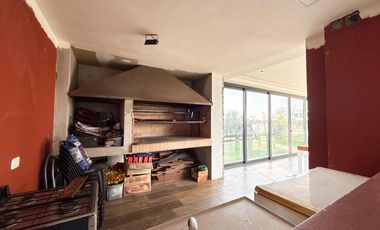 Casa en venta - 4 Dormitorios 3 Baños - Guillermo E. Hudson