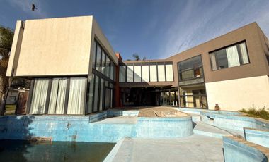 Casa en venta - 4 Dormitorios 3 Baños - Guillermo E. Hudson