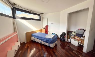 Casa en venta - 4 Dormitorios 3 Baños - Guillermo E. Hudson