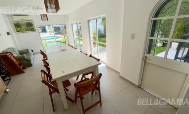 CASA VENTA FLORIDA 8 AMBIENTES JARDIN PISCINA