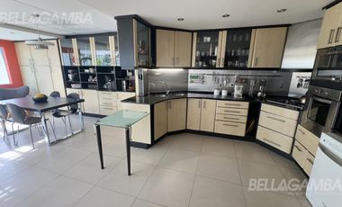 CASA VENTA FLORIDA 8 AMBIENTES JARDIN PISCINA