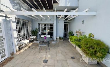 CASA VENTA FLORIDA 8 AMBIENTES JARDIN PISCINA