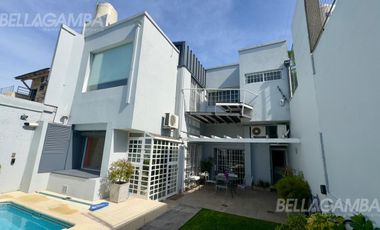 CASA VENTA FLORIDA 8 AMBIENTES JARDIN PISCINA