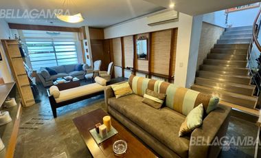 CASA VENTA FLORIDA 8 AMBIENTES JARDIN PISCINA