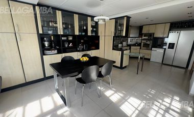 CASA VENTA FLORIDA 8 AMBIENTES JARDIN PISCINA