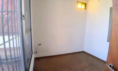 Casa en venta - 3 Dormitorios 1 Baño - Locales - Quilmes