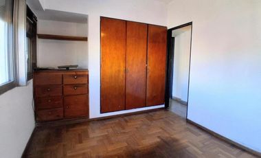 Casa en venta - 3 Dormitorios 1 Baño - Locales - Quilmes