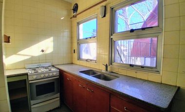 Casa en venta - 3 Dormitorios 1 Baño - Locales - Quilmes