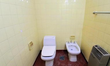 Casa en venta - 3 Dormitorios 1 Baño - Locales - Quilmes