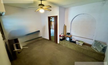 CASA 5 AMBIENTES EN FLORENCIO VARELA CENTRO , LOTE 532mt2.