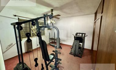 CASA 5 AMBIENTES EN FLORENCIO VARELA CENTRO , LOTE 532mt2.