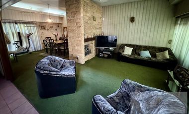 CASA 5 AMBIENTES EN FLORENCIO VARELA CENTRO , LOTE 532mt2.