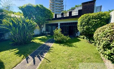 CASA 5 AMBIENTES EN FLORENCIO VARELA CENTRO , LOTE 532mt2.