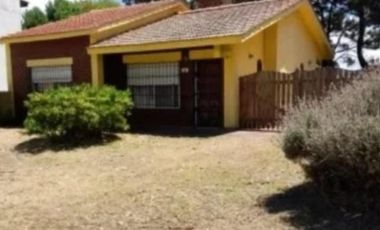 Casa en venta - 2 Dormitorios 1 Baño - Mar del Tuyú